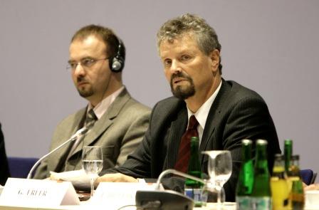 Arnaud Dubien, Gernot Erler